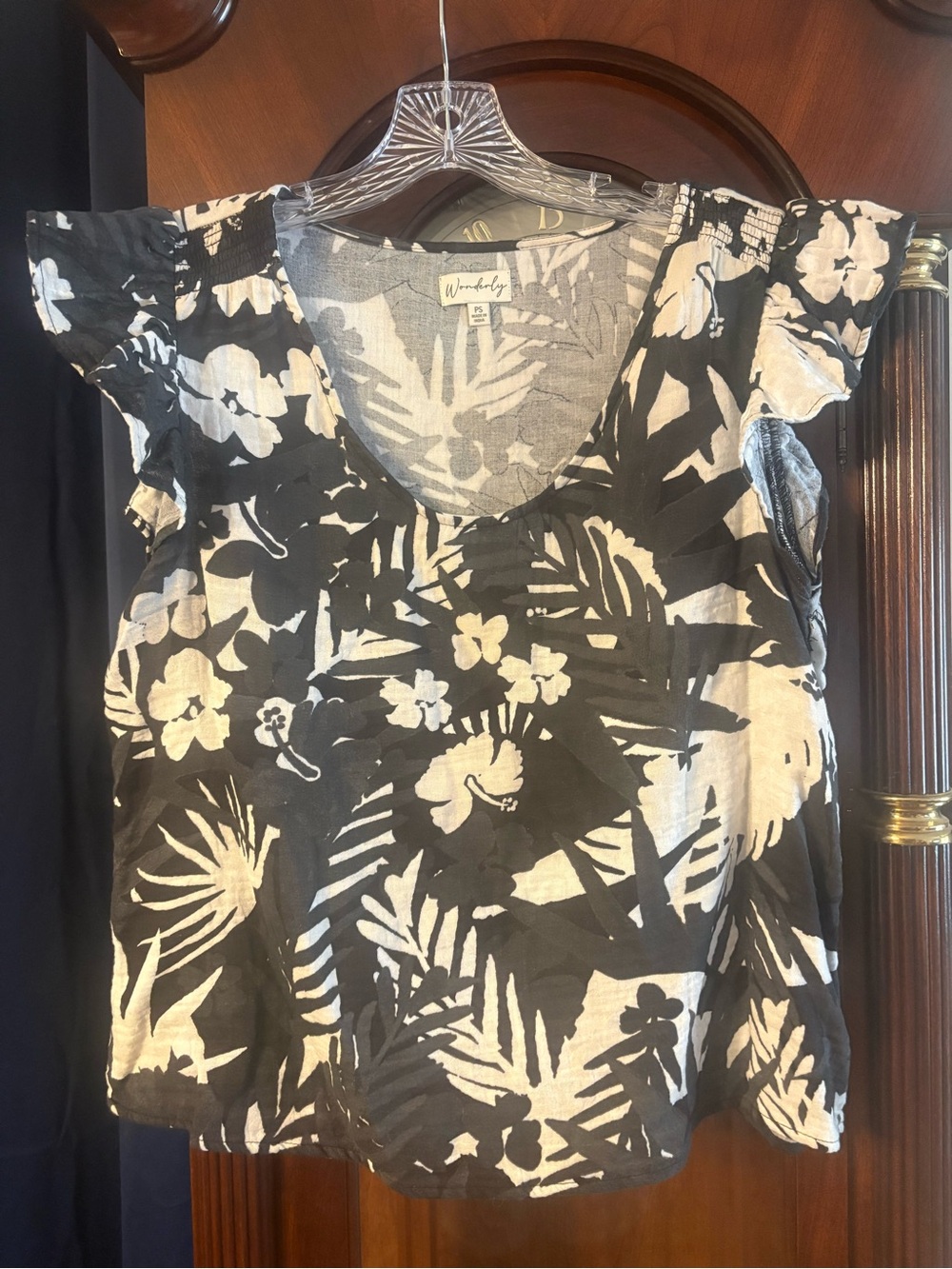 Wonderly Black & White Tropical Flutter Sleeve Blouse